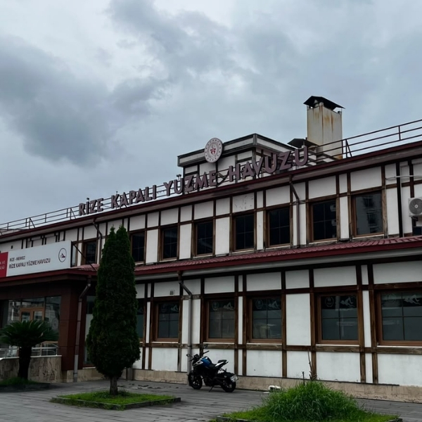Rize Kapalı Yüzme Havuzu